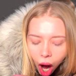 Ein glücklicher Fan traf Californiababe und fickte sie im Pelzmantel
