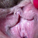 Extreme close-up op mijn harig poesje en grote clit