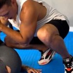 atina se folla a su profesor de yoga en el gym y él se corre en su coño