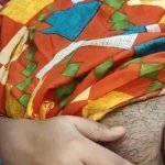 Tamil Boudi fingering her unshaved cum-hole on webcam