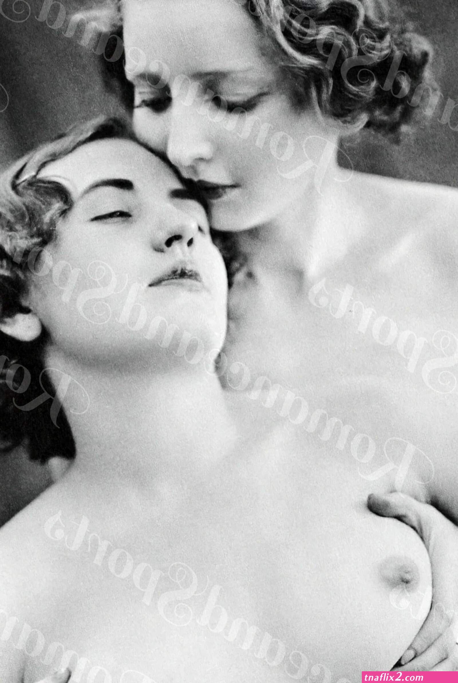 Lesbian nudes