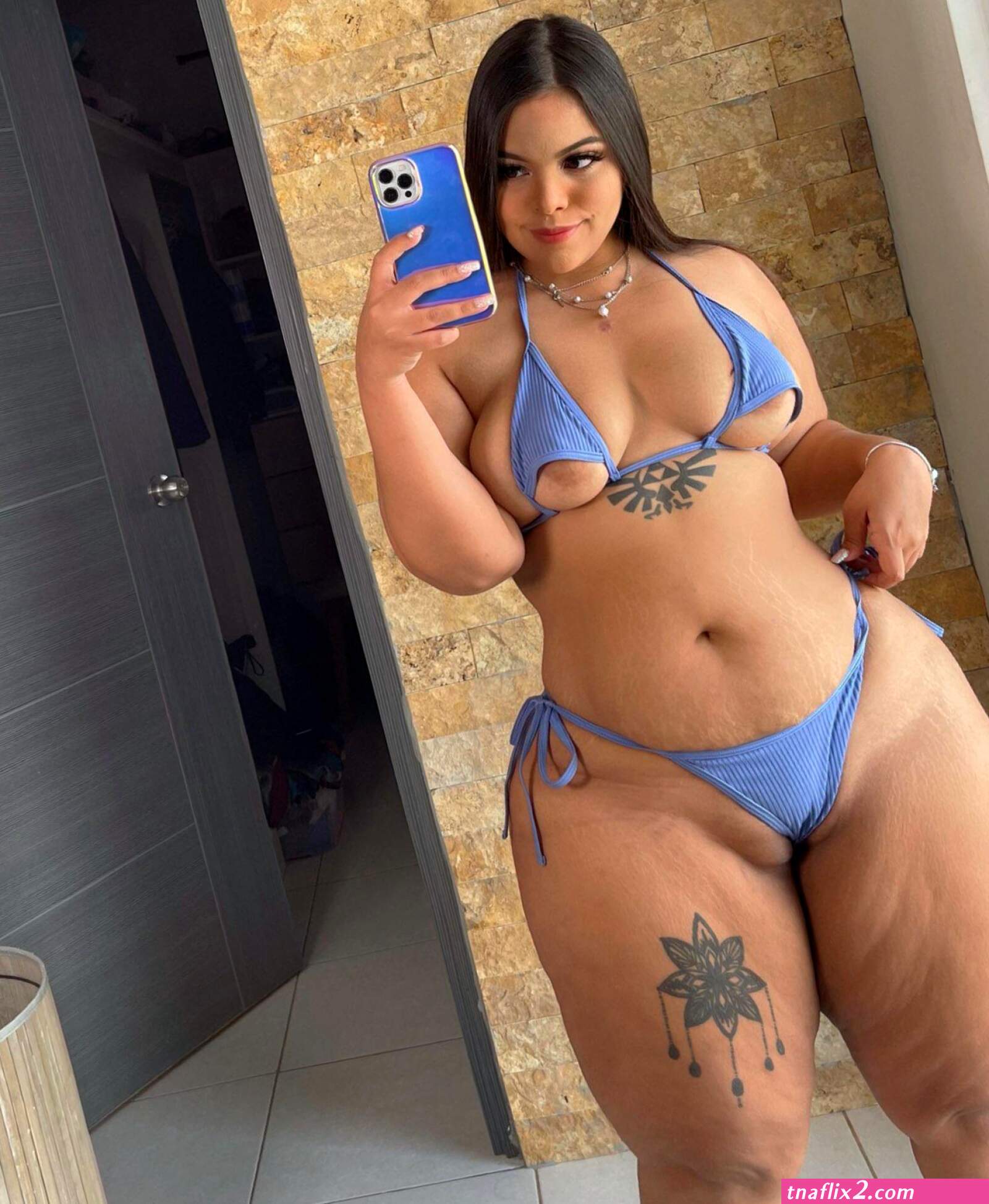 Thic latina