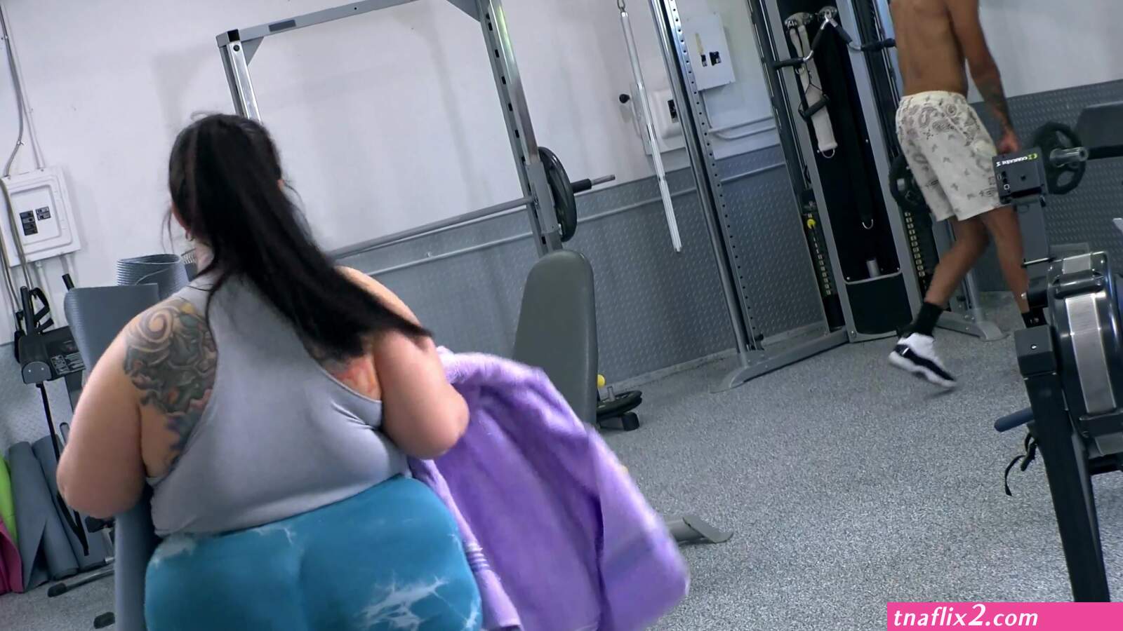 O mya fucks a black dude at the gym